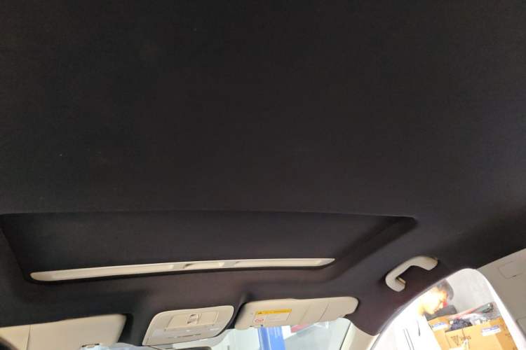 Used Roewe i6 2017 20T Automatic Internet Smart Edition Headliner