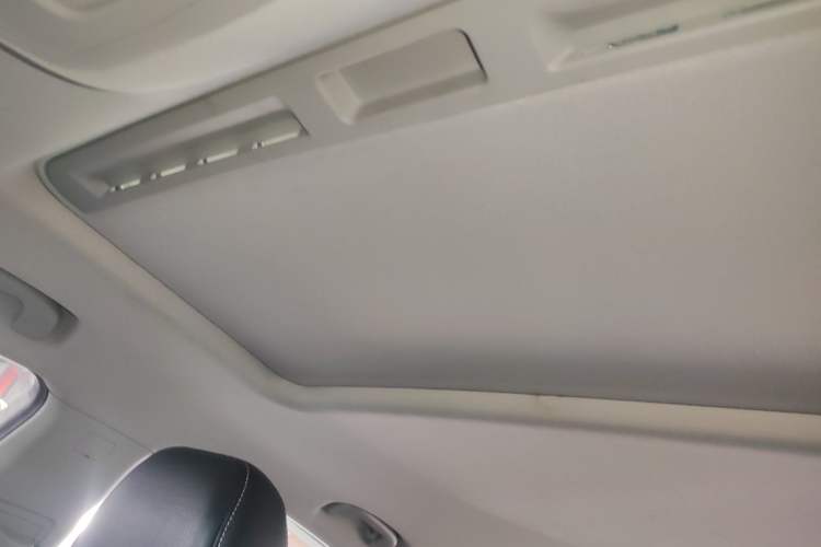 Used Roewe i6 2017 20T Manual Luxury Edition Headliner