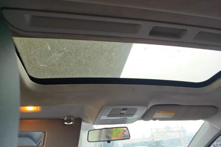 Used Roewe i6 2017 20T Automatic Internet Smart Edition Headliner