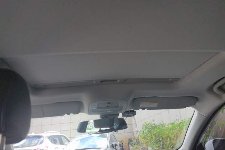 Used Roewe i6 2017 20T Automatic Internet ZhiZun Edition Headliner