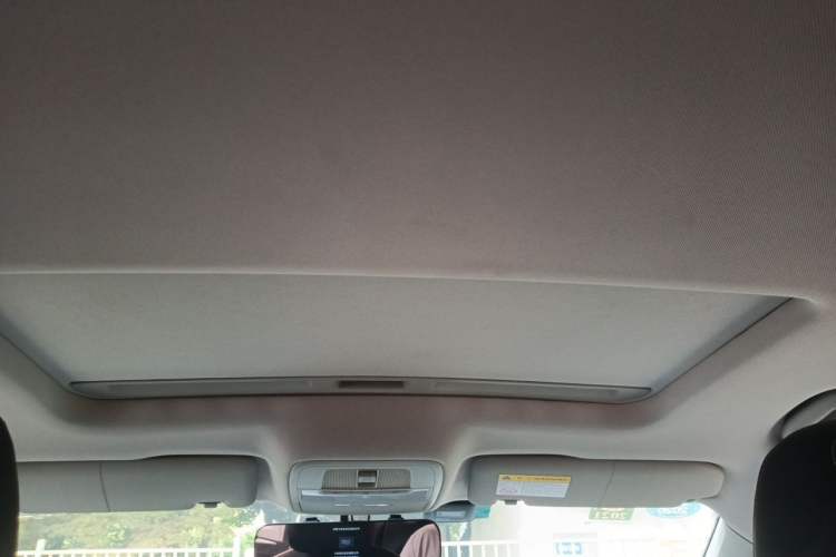 Used Roewe i6 2017 20T Automatic Internet Smart Edition Headliner
