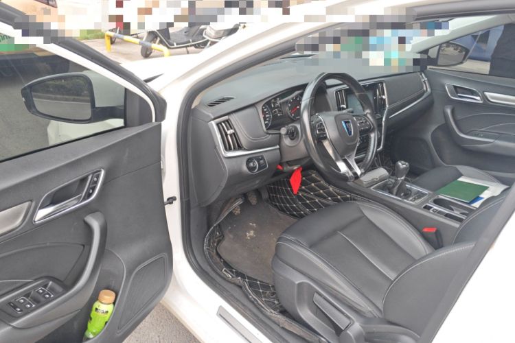 Used Roewe i6 2017 20T Manual Luxury Edition Interior 3