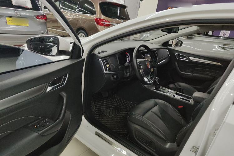 Used Roewe i6 2017 20T Automatic Internet ZhiZun Edition Interior 3