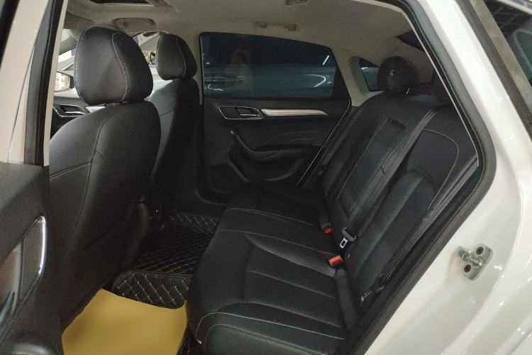 Used Roewe i6 2017 20T Automatic Internet ZhiZun Edition Interior 4