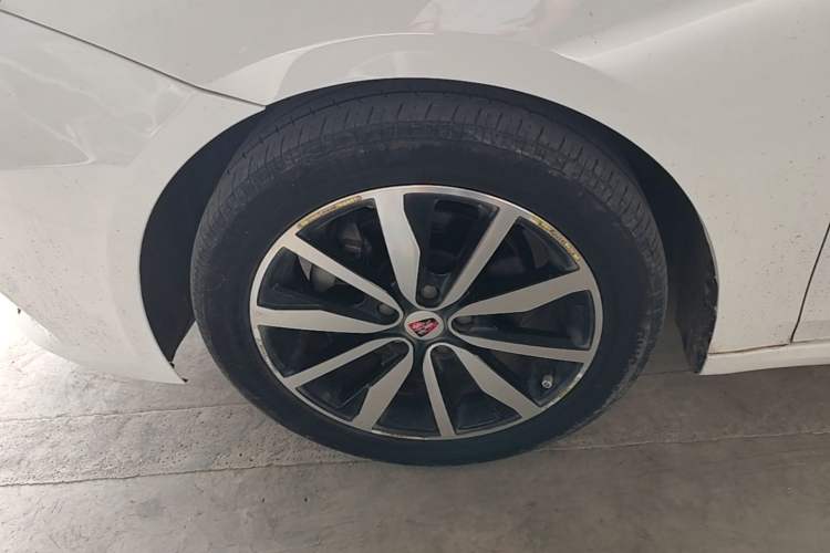 Used Roewe i6 2017 20T Automatic Internet ZhiZun Edition Left Front Wheel Hub