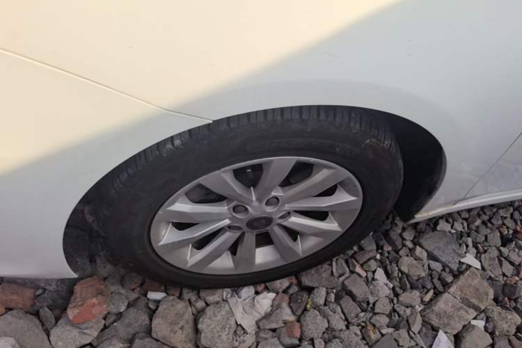 Used Roewe i6 2017 20T Automatic Flagship Edition Left Front Wheel Hub