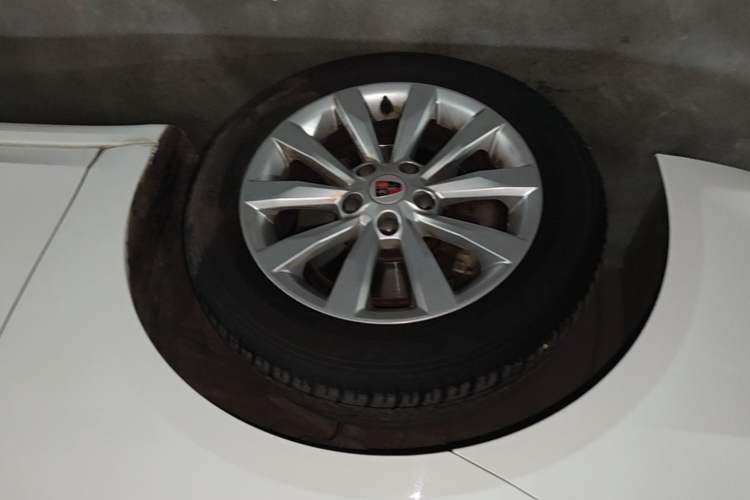 Used Roewe i6 2017 20T Automatic Flagship Edition Left Front Wheel Hub