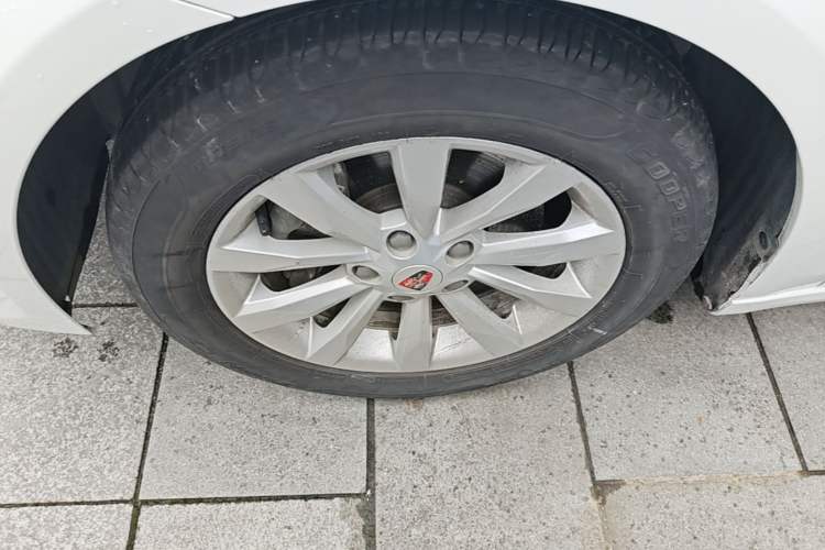 Used Roewe i6 2017 20T Automatic Flagship Edition Left Front Wheel Hub