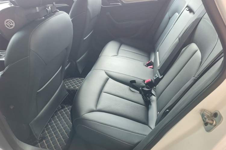 Used Roewe i6 2017 20T Automatic Internet ZhiZun Edition Left Rear Seat
