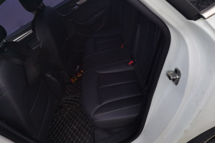 Used Roewe i6 2017 20T Automatic Internet ZhiZun Edition Left Rear Seat