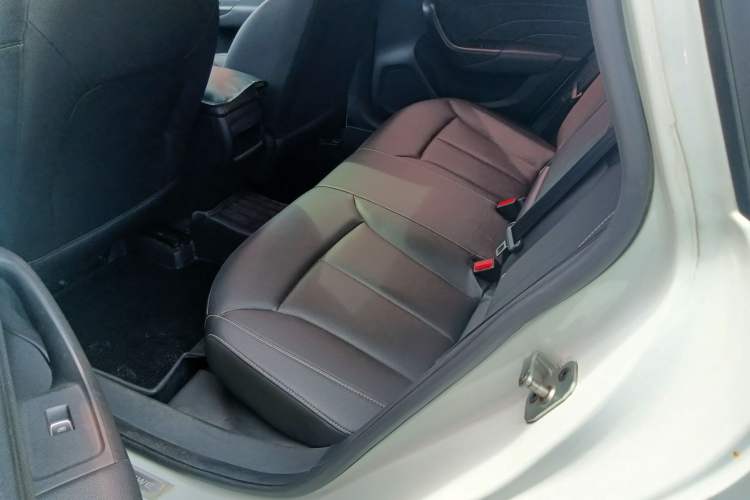 Used Roewe i6 2017 16T Manual Luxury Edition Left Rear Seat