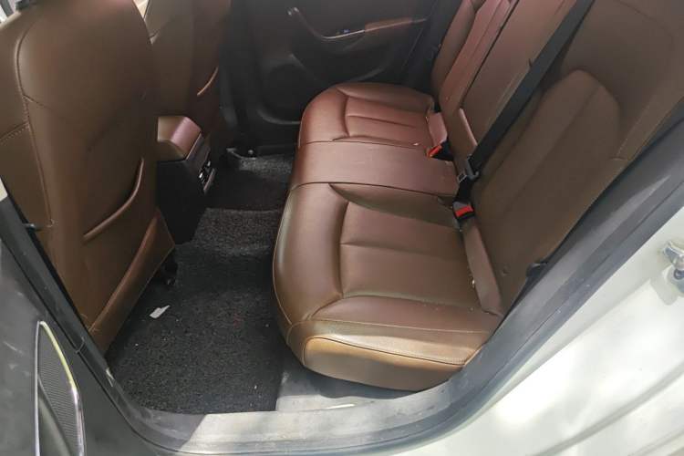 Used Roewe i6 2017 20T Automatic Internet ZhiZun Edition Left Rear Seat