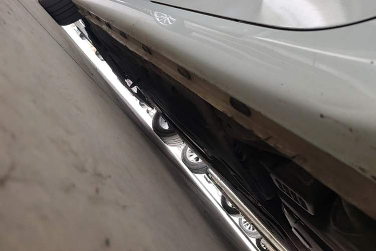 Used Roewe i6 2017 20T Automatic Internet ZhiZun Edition Left Side Sill