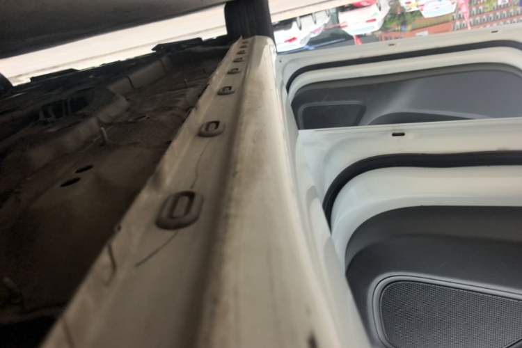 Used Roewe i6 2017 20T Manual Luxury Edition Left Side Sill