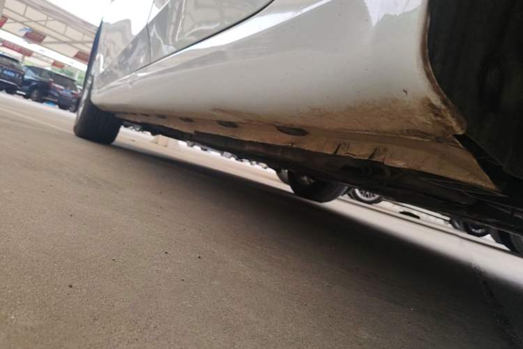 Used Roewe i6 2017 20T Automatic Flagship Edition Left Side Sill