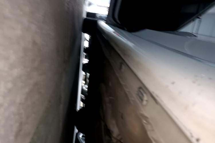 Used Roewe i6 2017 20T Automatic Internet Smart Edition Left Side Sill