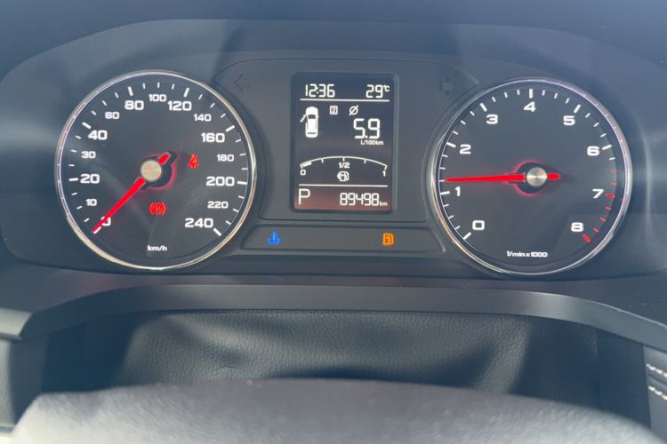 Used Roewe i6 2017 20T Automatic Flagship Edition Odometer Close Up