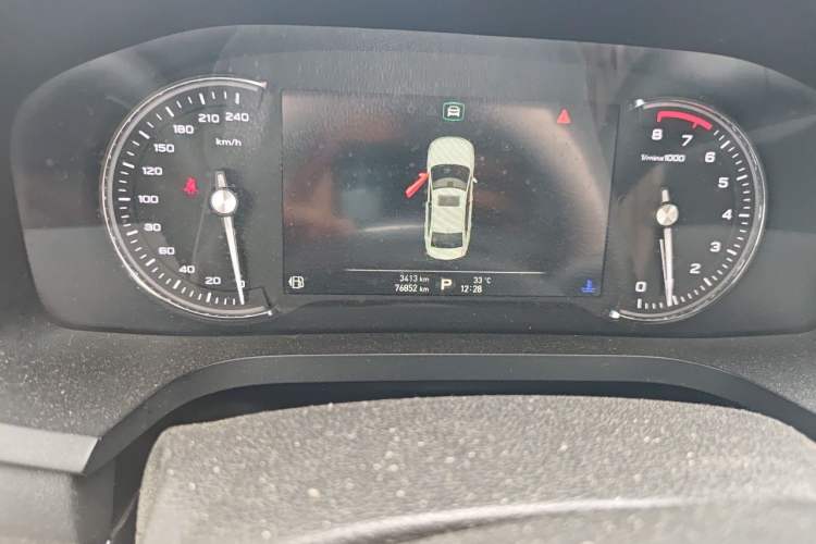 Used Roewe i6 2017 20T Automatic Internet ZhiZun Edition Odometer Close Up
