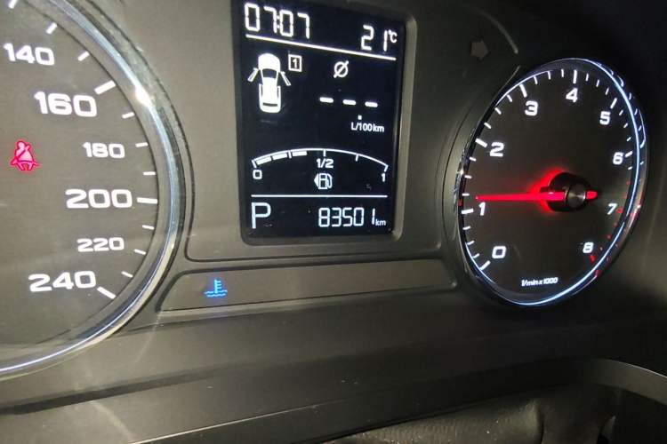 Used Roewe i6 2017 20T Automatic Flagship Edition Odometer Close Up