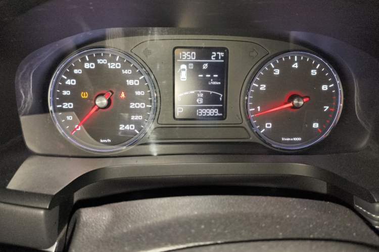 Used Roewe i6 2017 20T Automatic Internet Smart Edition Odometer Close Up