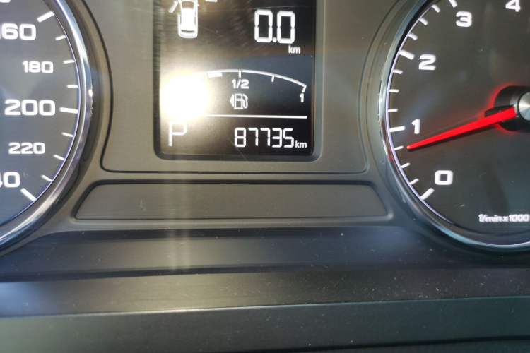 Used Roewe i6 2017 20T Automatic Internet Smart Edition Odometer Close Up