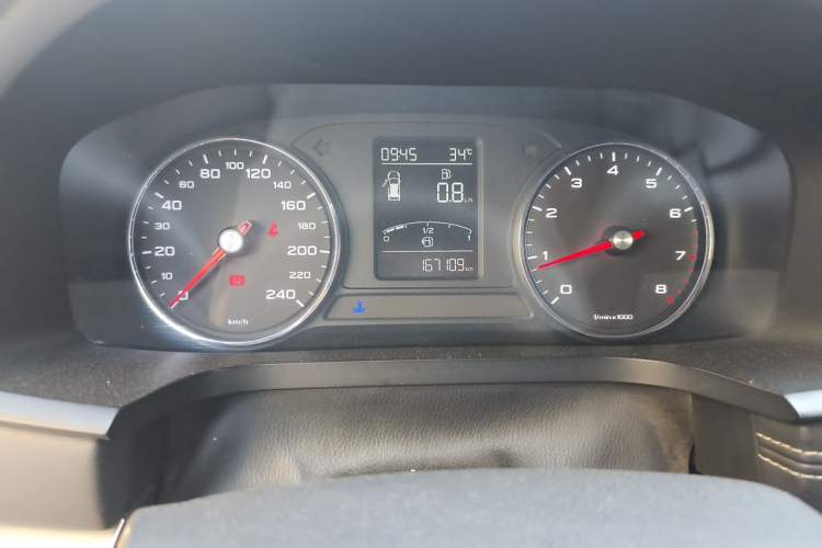 Used Roewe i6 2017 20T Manual Luxury Edition Odometer Close Up