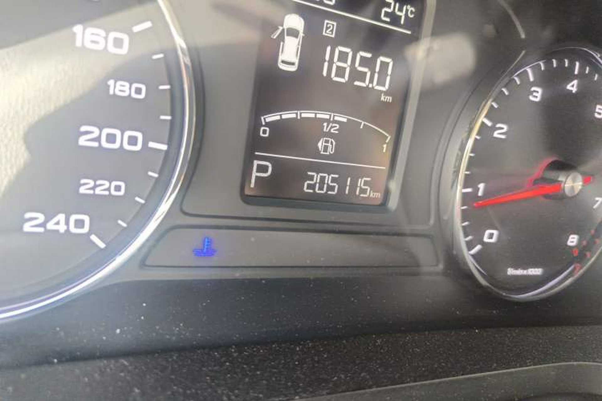 Used Roewe i6 2017 20T Automatic Internet Smart Edition Odometer Close Up
