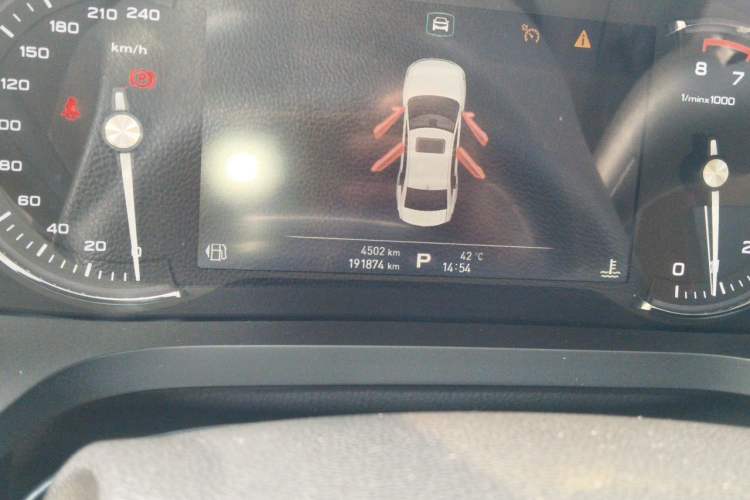 Used Roewe i6 2017 20T Automatic Internet ZhiZun Edition Odometer Close Up