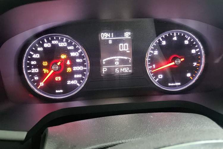 Used Roewe i6 2017 20T Automatic Internet Smart Edition Odometer Close Up