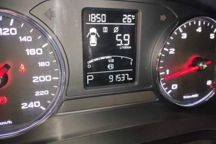 Used Roewe i6 2017 20T Automatic Flagship Edition Odometer Close Up