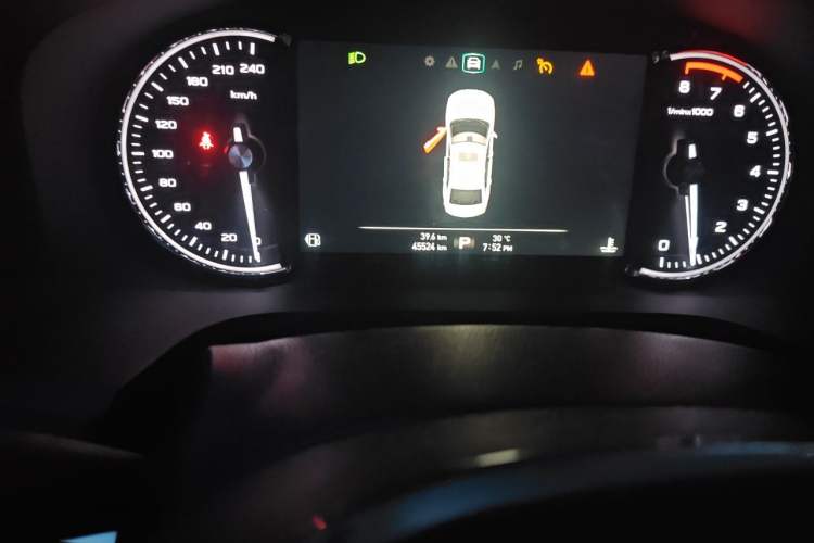 Used Roewe i6 2017 20T Automatic Internet ZhiZun Edition Odometer Close Up