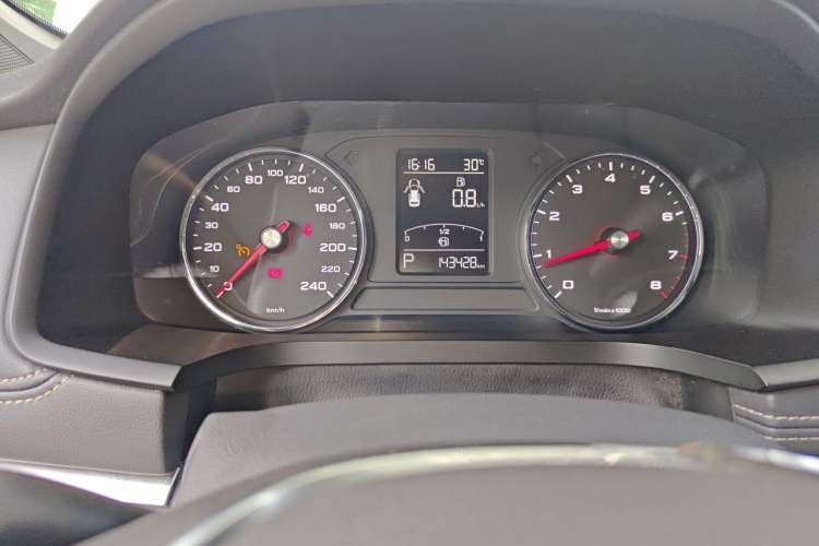 Used Roewe i6 2017 20T Automatic Internet Smart Edition Odometer Close Up