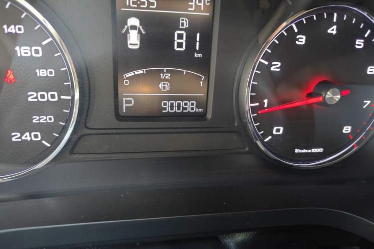 Used Roewe i6 2017 16T Automatic Connected Smart Edition Odometer Close Up