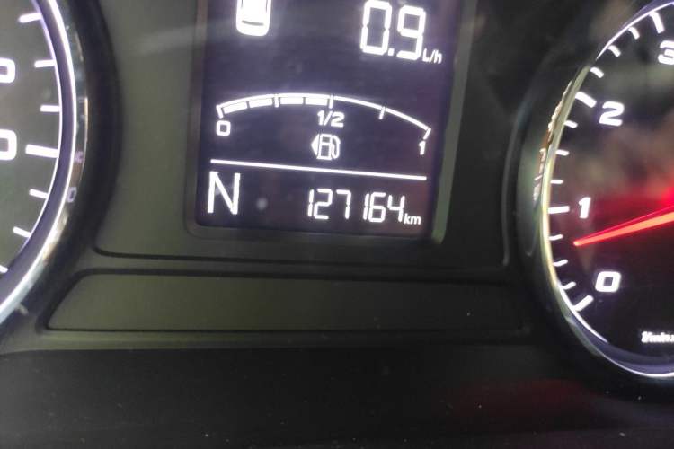 Used Roewe i6 2017 20T Automatic Flagship Edition Odometer Close Up