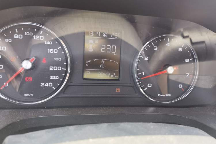 Used Roewe i6 2017 20T Automatic Internet Smart Edition Odometer Close Up