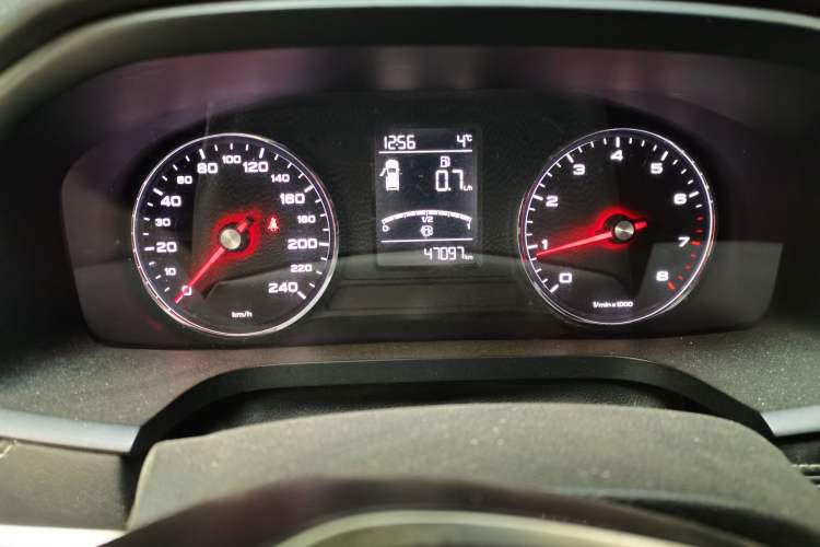 Used Roewe i6 2017 20T Automatic Flagship Edition Odometer Close Up
