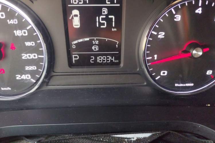 Used Roewe i6 2017 20T Automatic Internet Smart Edition Odometer Close Up