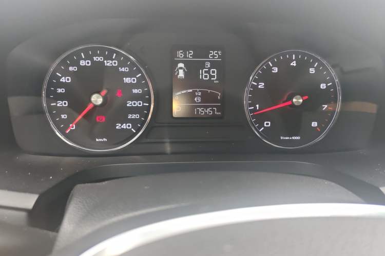 Used Roewe i6 2017 20T Automatic Internet Smart Edition Odometer Close Up