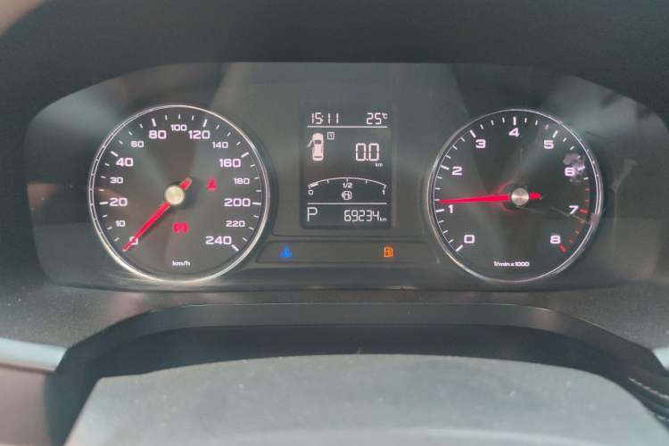 Used Roewe i6 2017 20T Automatic Flagship Edition Odometer Close Up