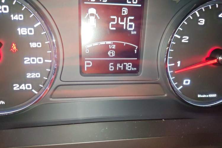 Used Roewe i6 2017 20T Automatic Internet Smart Edition Odometer Close Up