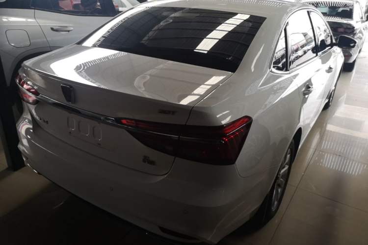 Used Roewe i6 2017 20T Automatic Flagship Edition Rear Right 45 Deg