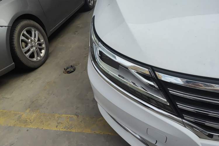 Used Roewe i6 2017 20T Automatic Internet Smart Edition Right Front Headlight