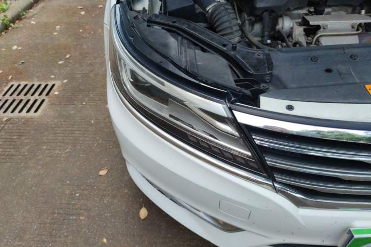 Used Roewe i6 2017 20T Automatic Internet ZhiZun Edition Right Front Headlight