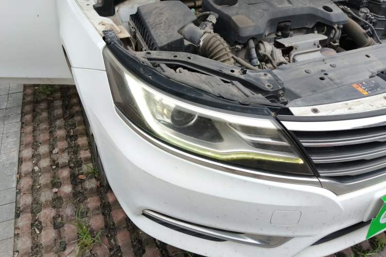 Used Roewe i6 2017 20T Automatic Internet ZhiZun Edition Right Front Headlight