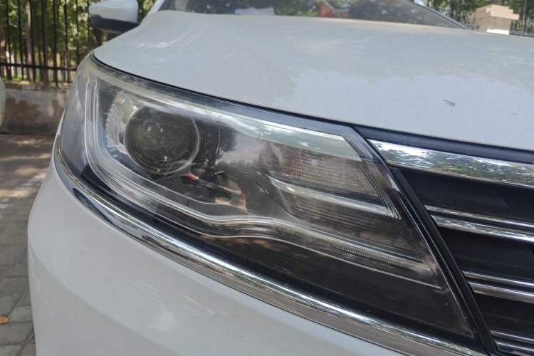 Used Roewe i6 2017 16T Automatic Connected Smart Edition Right Front Headlight