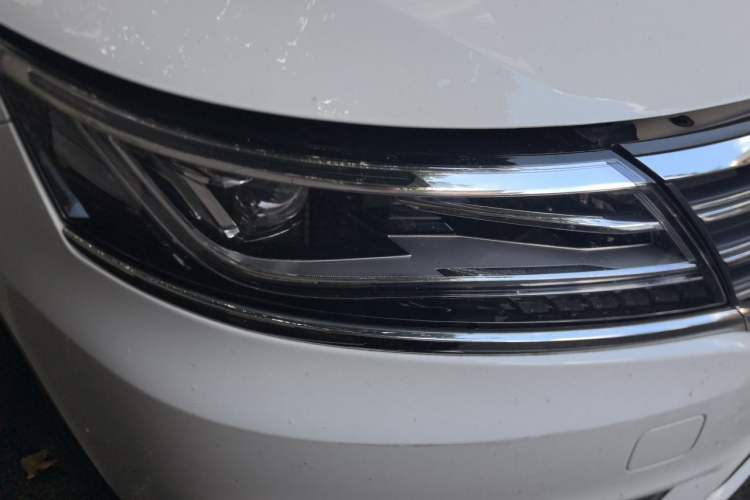 Used Roewe i6 2017 20T Automatic Internet ZhiZun Edition Right Front Headlight