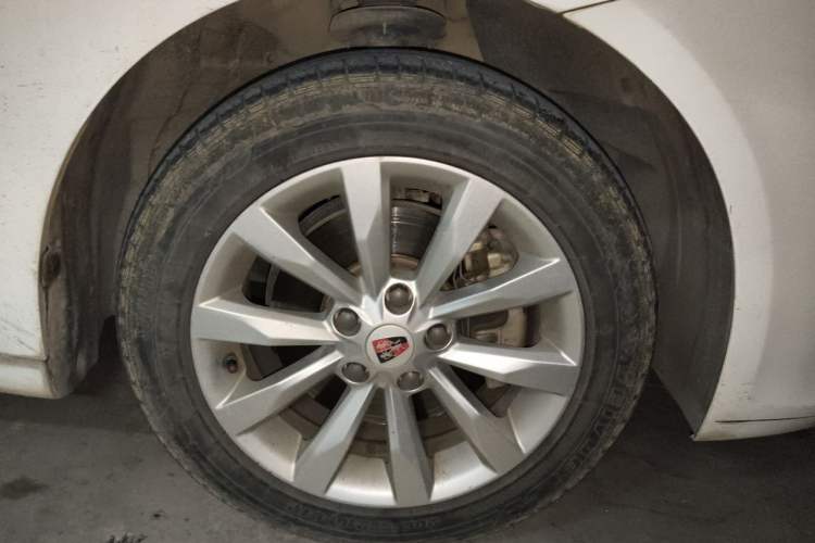 Used Roewe i6 2017 20T Automatic Internet Smart Edition Right Front Wheel Hub