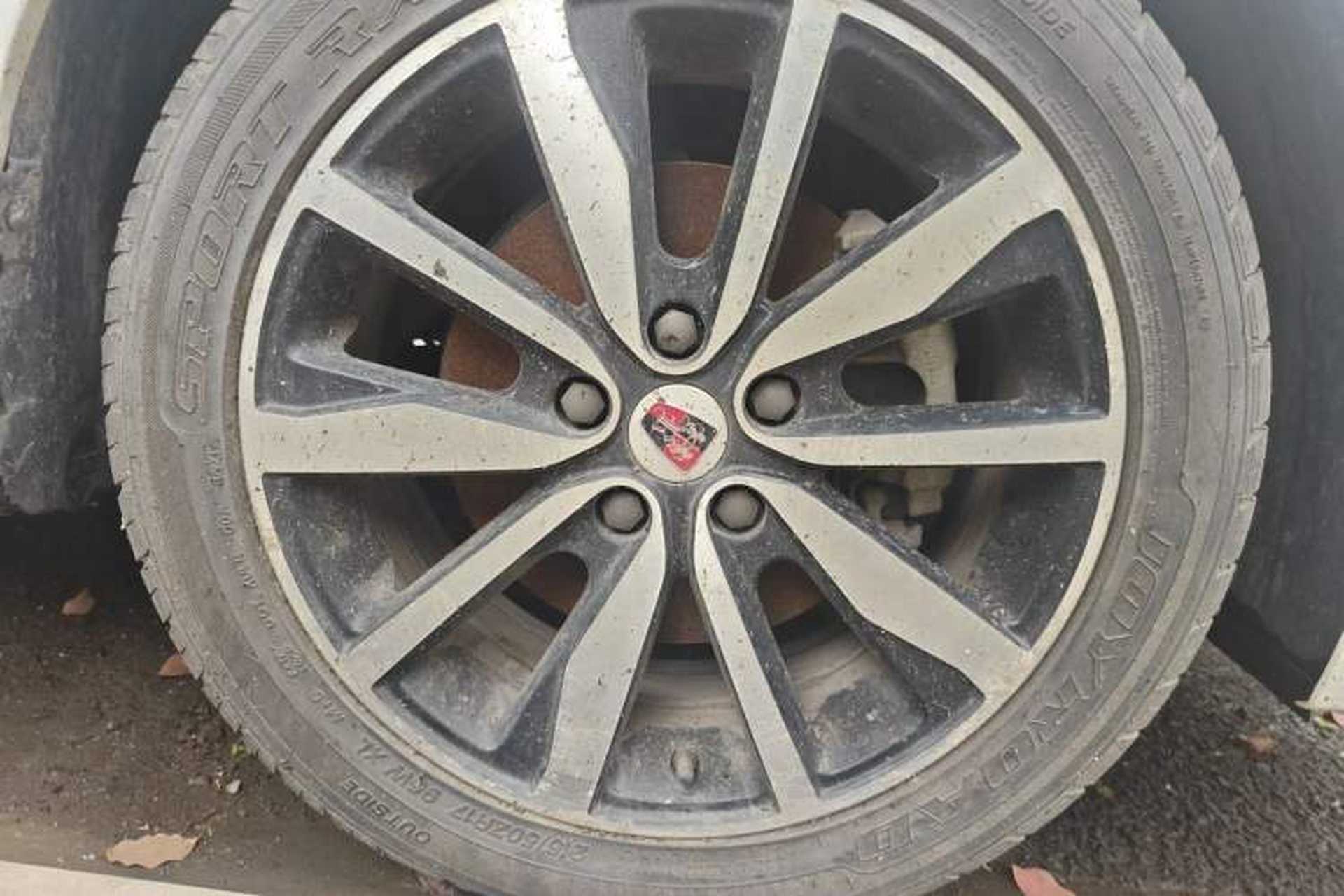Used Roewe i6 2017 20T Automatic Internet ZhiZun Edition Right Front Wheel Hub