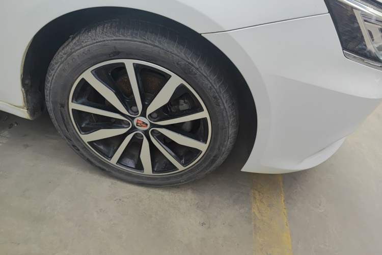 Used Roewe i6 2017 20T Automatic Internet Smart Edition Right Front Wheel Hub