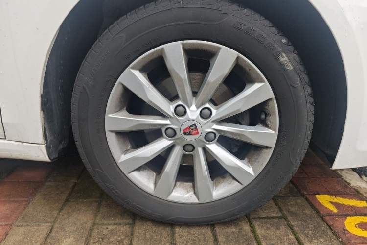 Used Roewe i6 2017 16T Automatic Flagship Edition Right Front Wheel Hub